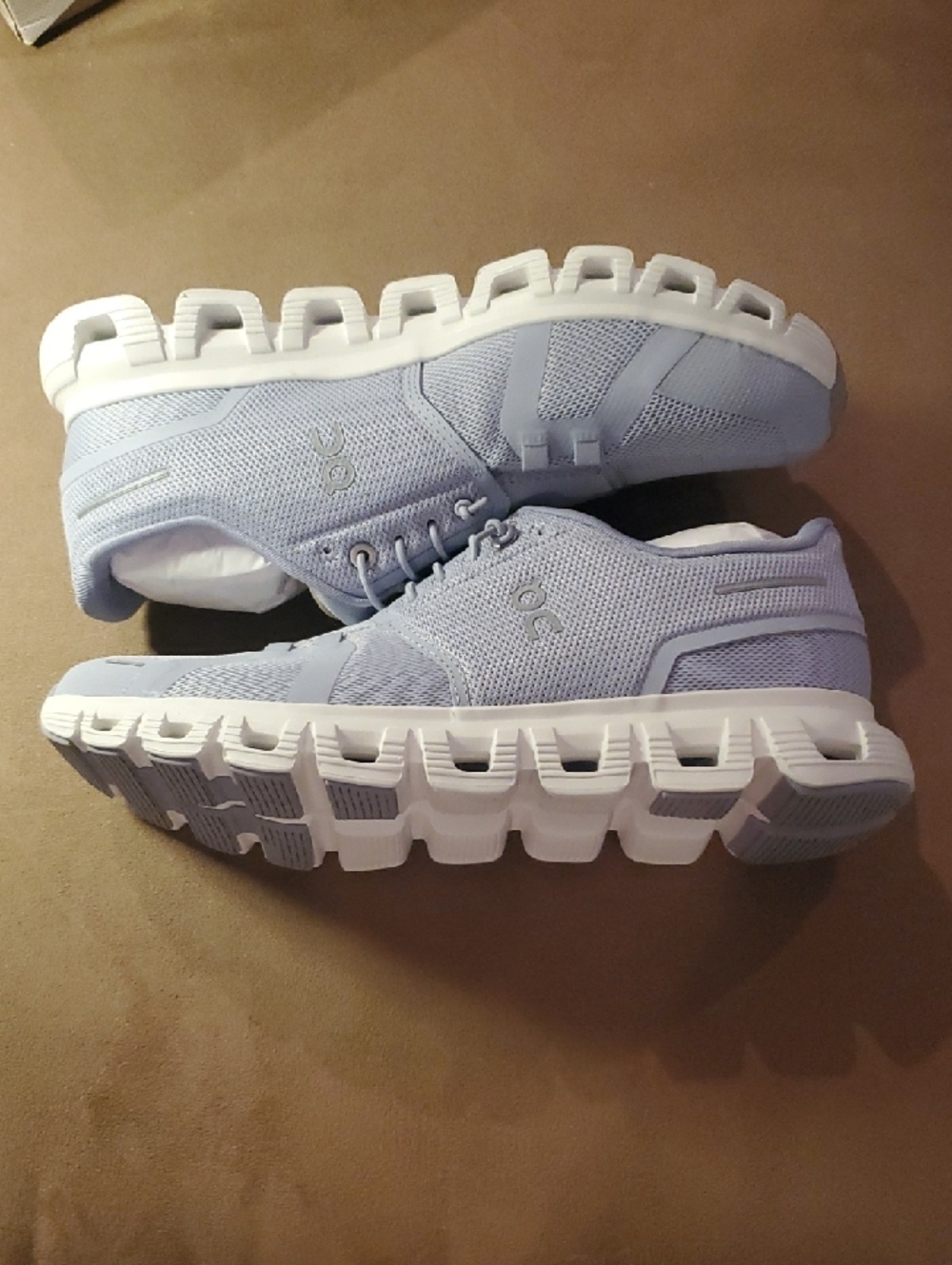 Womens On Cloud 6 Nimbus/White, Size 9